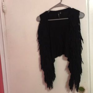 short vest, thread design on the front.